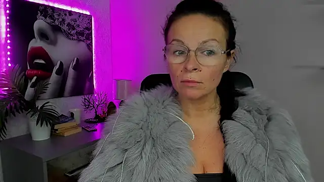 HelenLuxx online show from October 2, 5:47 am