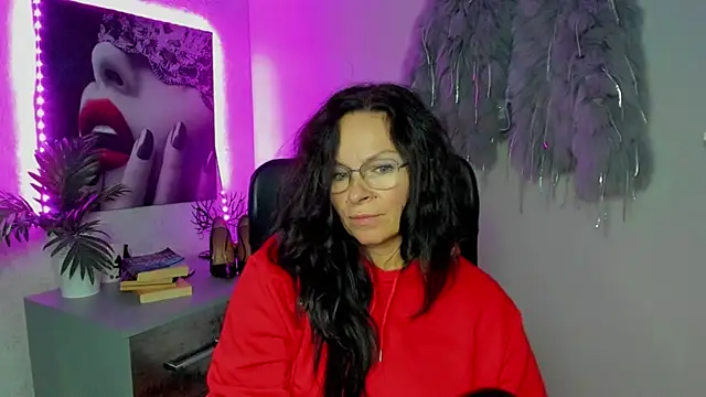 HelenLuxx online show from October 16, 5:47 pm