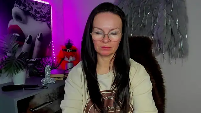 HelenLuxx online show from March 5, 3:19 pm