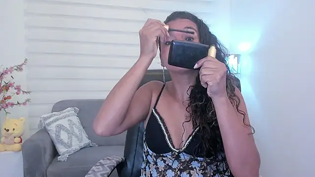 Snapshot of leslyflorez chatting on December 14, 12:01 pm leslyflorez online show from December 14, 12:01 pm