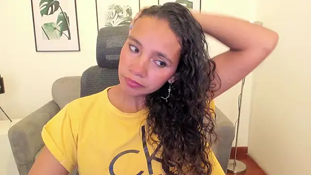 Snapshot of leslyflorez chatting on February 22, 9:04 pm leslyflorez online show from February 22, 9:04 pm