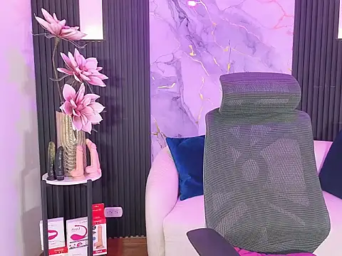 Snapshot of leslyflorez chatting on September 20, 4:35 am leslyflorez online show from September 20, 4:35 am