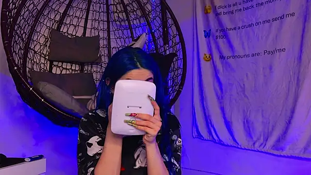 AriaVoss online show from April 4, 8:39 pm