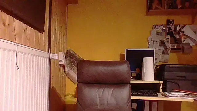 Snapshot of _squirty_cum_lady_ chatting on June 27, 5:45 am squirty cum lady online show from June 27, 5:45 am