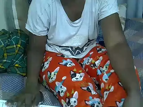 Snapshot of skinnysexynaughty chatting on March 11, 4:57 pm skinnysexynaughty online show from March 11, 4:57 pm