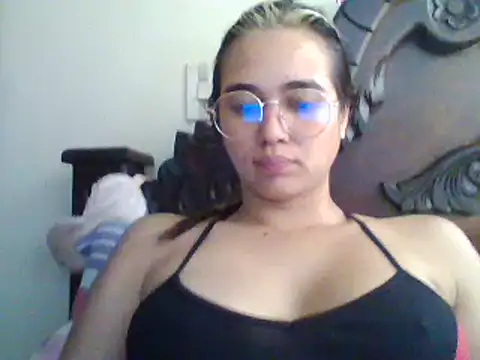 trianabell online show from February 8, 5:18 pm