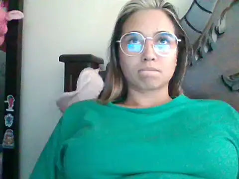 trianabell online show from February 11, 7:48 pm