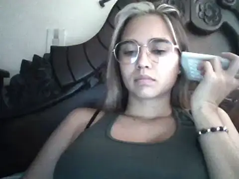 trianabell online show from February 12, 7:56 pm