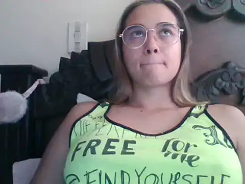 trianabell online show from February 28, 5:48 pm