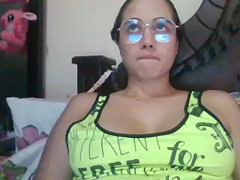 trianabell online show from March 4, 7:43 pm