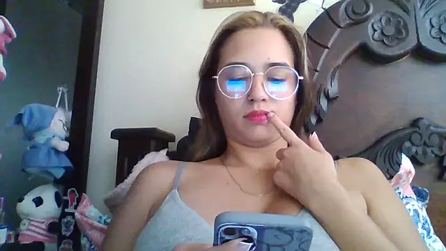 trianabell online show from October 10, 8:30 pm