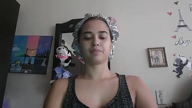 Snapshot of trianabell chatting on March 13, 4:46 pm trianabell online show from March 13, 4:46 pm