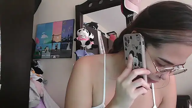 Snapshot of trianabell chatting on March 18, 4:10 pm trianabell online show from March 18, 4:10 pm