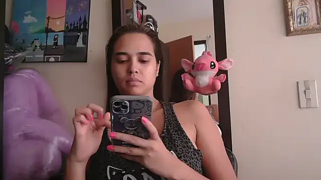 Snapshot of trianabell chatting on April 15, 6:04 pm trianabell online show from April 15, 6:04 pm