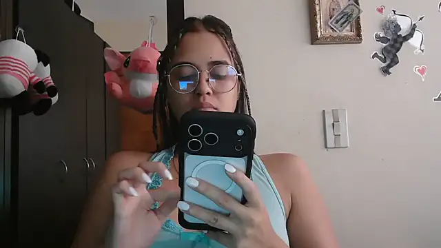 trianabell online show from June 17, 3:02 pm