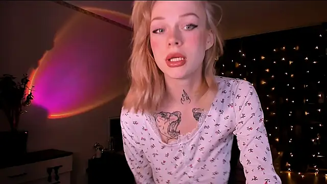 Snapshot of Polusladkoye chatting on February 7, 4:11 pm Polusladkoye online show from February 7, 4:11 pm