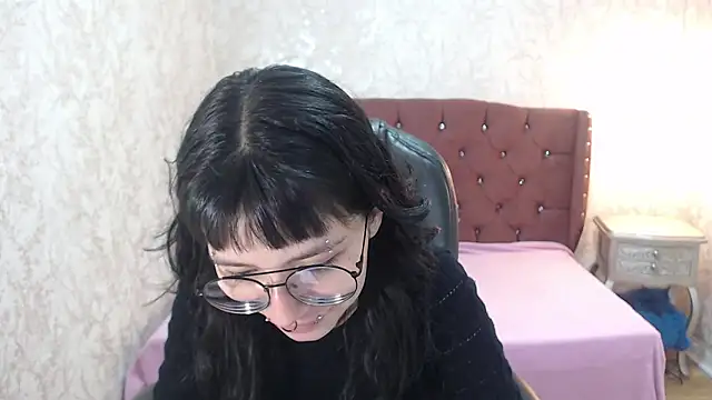 charlottemoonxz online show from December 8, 1:25 pm