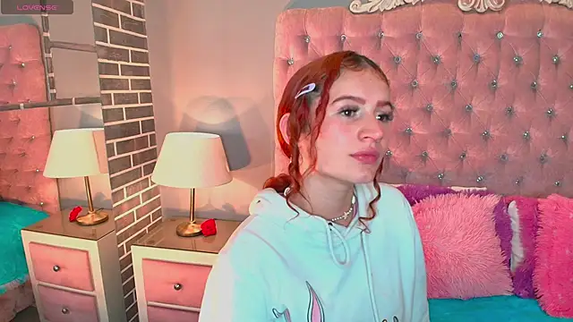 AdelaineBest online show from October 17, 6:05 am