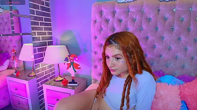 AdelaineBest online show from December 3, 10:35 am