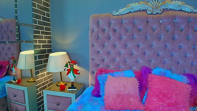 AdelaineBest online show from December 17, 5:35 am