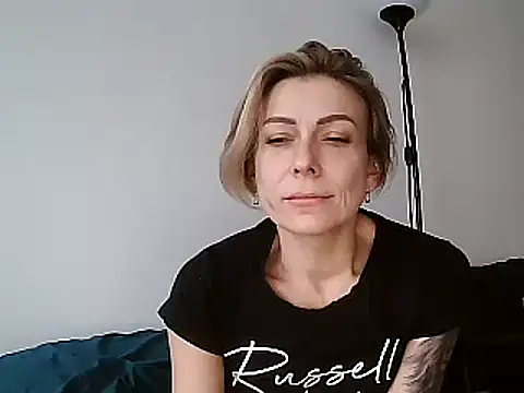 Snapshot of anechka1 chatting on December 6, 8:51 pm anechka1 online show from December 6, 8:51 pm