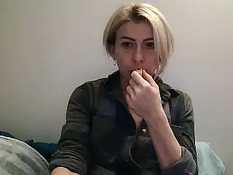 Snapshot of anechka1 chatting on January 2, 11:06 pm anechka1 online show from January 2, 11:06 pm