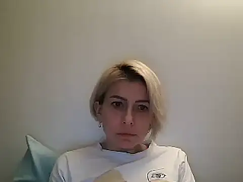 Snapshot of anechka1 chatting on January 5, 2:38 am anechka1 online show from January 5, 2:38 am