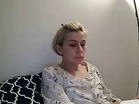 Snapshot of anechka1 chatting on February 6, 12:54 am anechka1 online show from February 6, 12:54 am