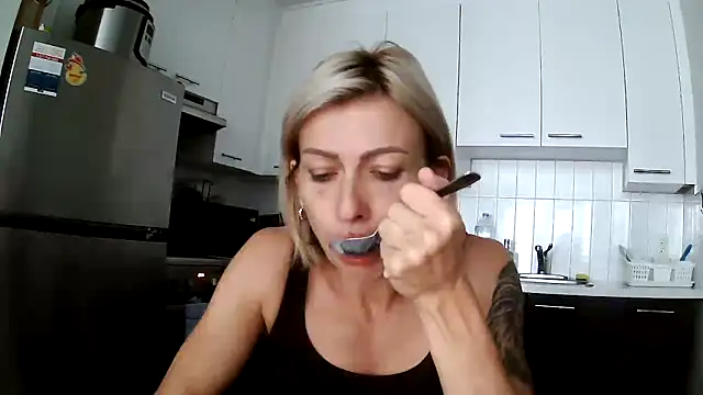 Snapshot of anechka1 chatting on September 16, 1:45 pm anechka1 online show from September 16, 1:45 pm