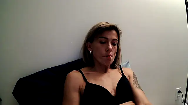 Snapshot of anechka1 chatting on November 22, 1:37 am anechka1 online show from November 22, 1:37 am