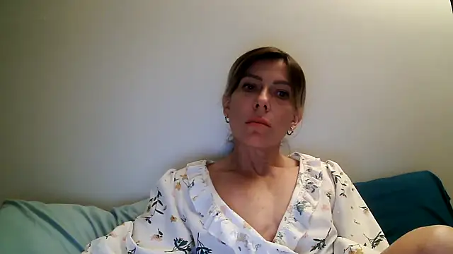 Snapshot of anechka1 chatting on May 1, 12:37 am anechka1 online show from May 1, 12:37 am