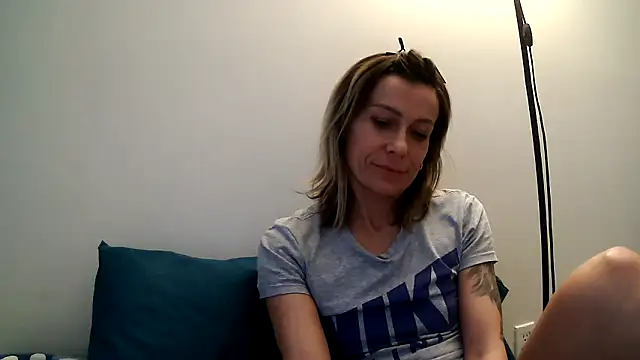 Snapshot of anechka1 chatting on May 13, 11:33 pm anechka1 online show from May 13, 11:33 pm