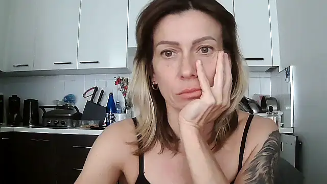 Snapshot of anechka1 chatting on June 1, 9:16 pm anechka1 online show from June 1, 9:16 pm