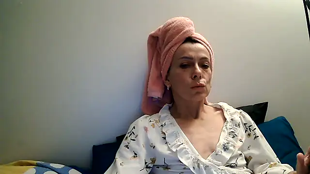 Snapshot of anechka1 chatting on June 7, 2:37 am anechka1 online show from June 7, 2:37 am