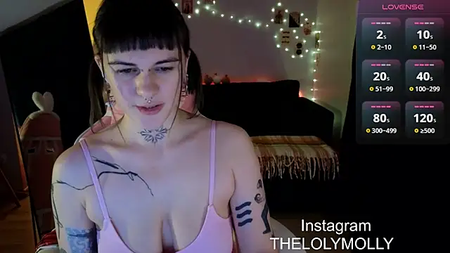 Snapshot of LolyMolli chatting on December 8, 8:15 pm LolyMolli online show from December 8, 8:15 pm