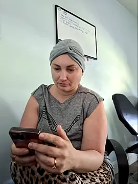 MilfyMrsRobinson online show from May 18, 1:50 pm