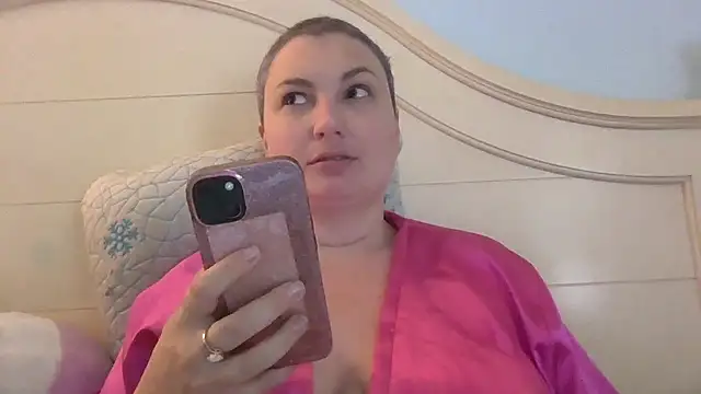 Snapshot of MilfyMrsRobinson chatting on July 23, 1:31 pm MilfyMrsRobinson online show from July 23, 1:31 pm