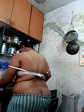 Snapshot of Love_Jenny chatting on November 13, 4:33 am Love Jenny online show from November 13, 4:33 am