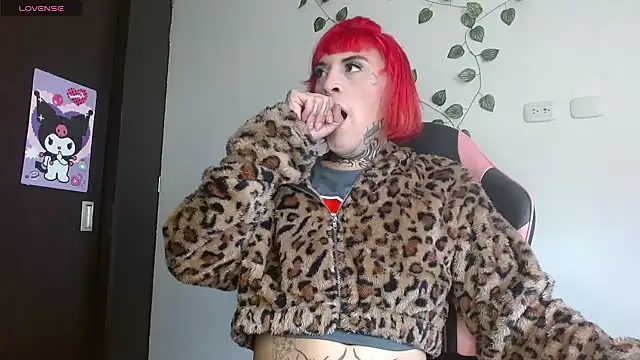 charlotbelucci  online show from April 7, 5:13 pm