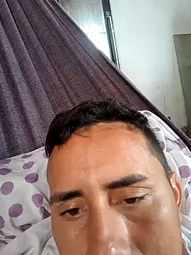 Snapshot of luissilva0071 chatting on February 9, 6:58 pm luissilva0071 online show from February 9, 6:58 pm