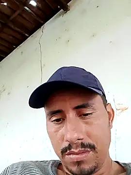 Snapshot of luissilva0071 chatting on July 28, 11:28 am luissilva0071 online show from July 28, 11:28 am