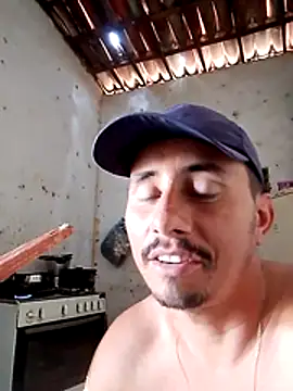 Snapshot of luissilva0071 chatting on July 28, 2:46 pm luissilva0071 online show from July 28, 2:46 pm