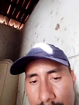 Snapshot of luissilva0071 chatting on July 28, 3:21 pm luissilva0071 online show from July 28, 3:21 pm