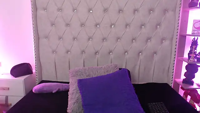 Snapshot of Abril_Squirt chatting on December 7, 10:12 am Abril Squirt online show from December 7, 10:12 am