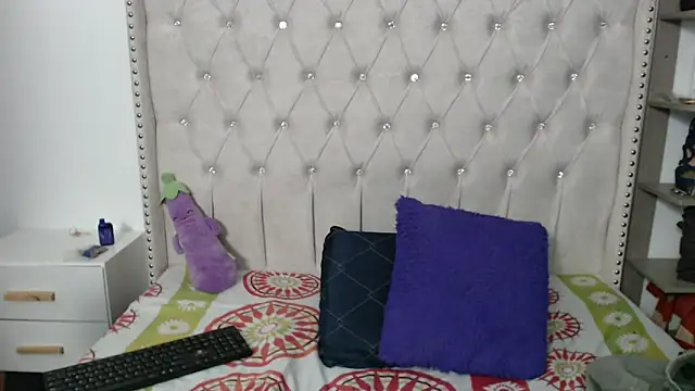 Snapshot of Abril_Squirt chatting on December 16, 8:52 am Abril Squirt online show from December 16, 8:52 am