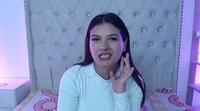 Snapshot of Abril_Squirt chatting on February 18, 6:26 am Abril Squirt online show from February 18, 6:26 am