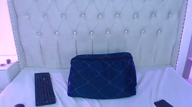 Snapshot of Abril_Squirt chatting on March 2, 11:50 am Abril Squirt online show from March 2, 11:50 am