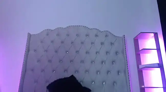 Snapshot of Abril_Squirt chatting on March 19, 10:55 am Abril Squirt online show from March 19, 10:55 am