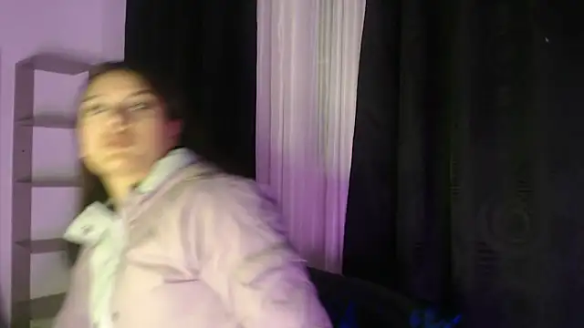 Snapshot of Abril_Squirt chatting on September 15, 5:51 am Abril Squirt online show from September 15, 5:51 am
