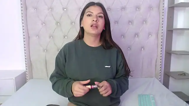 Abril Squirt online show from December 4, 8:39 pm